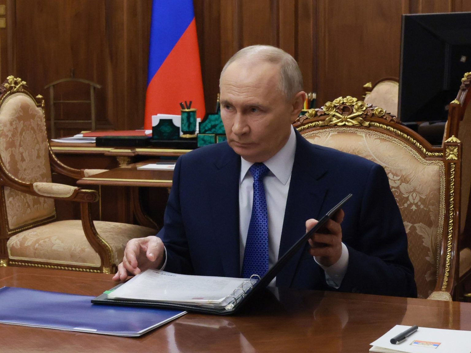 ما وراء عرض بوتين التبرع بمليار دولار من أموال روسيا المجمدة لمجلس غزة؟