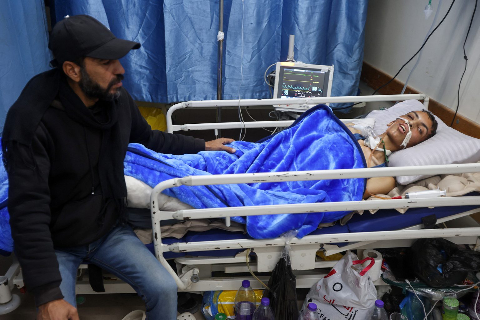 يعتبرونه ملاذا أخيرا.. مرضى غزة ينتظرون فتح معبر رفح