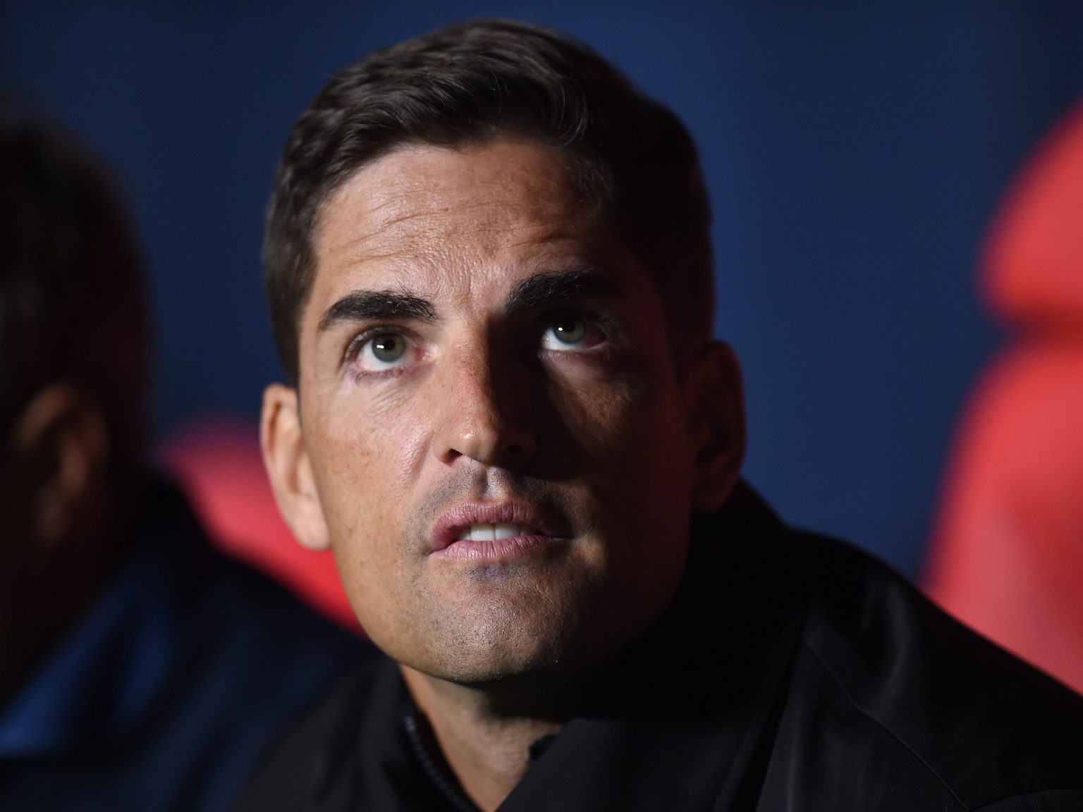 كيف تسبب الذكاء الاصطناعي في إقالة مدرب إسباني؟