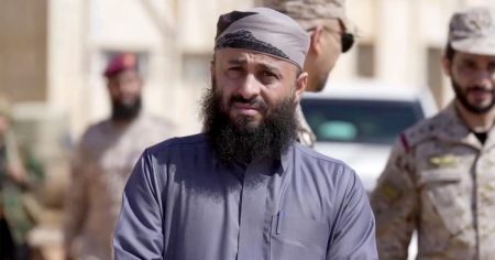 قائد “درع الوطن” باليمن يعرض ضمانات لقيادات الانتقالي مقابل الانسحاب