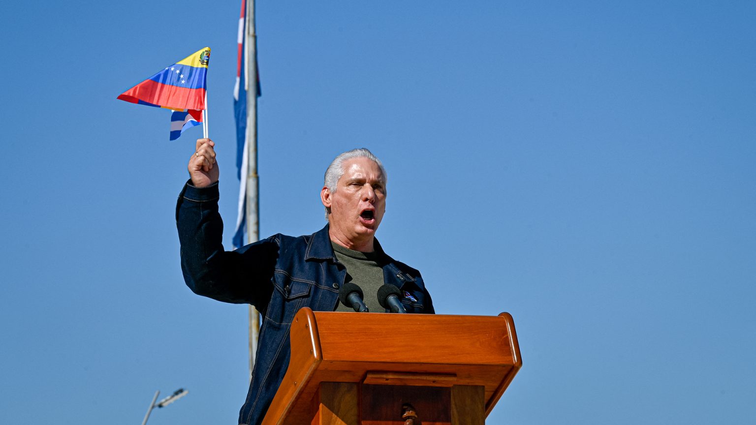 الرئيس الكوبي ينفي وجود أي محادثات مع الولايات المتحدة حاليا