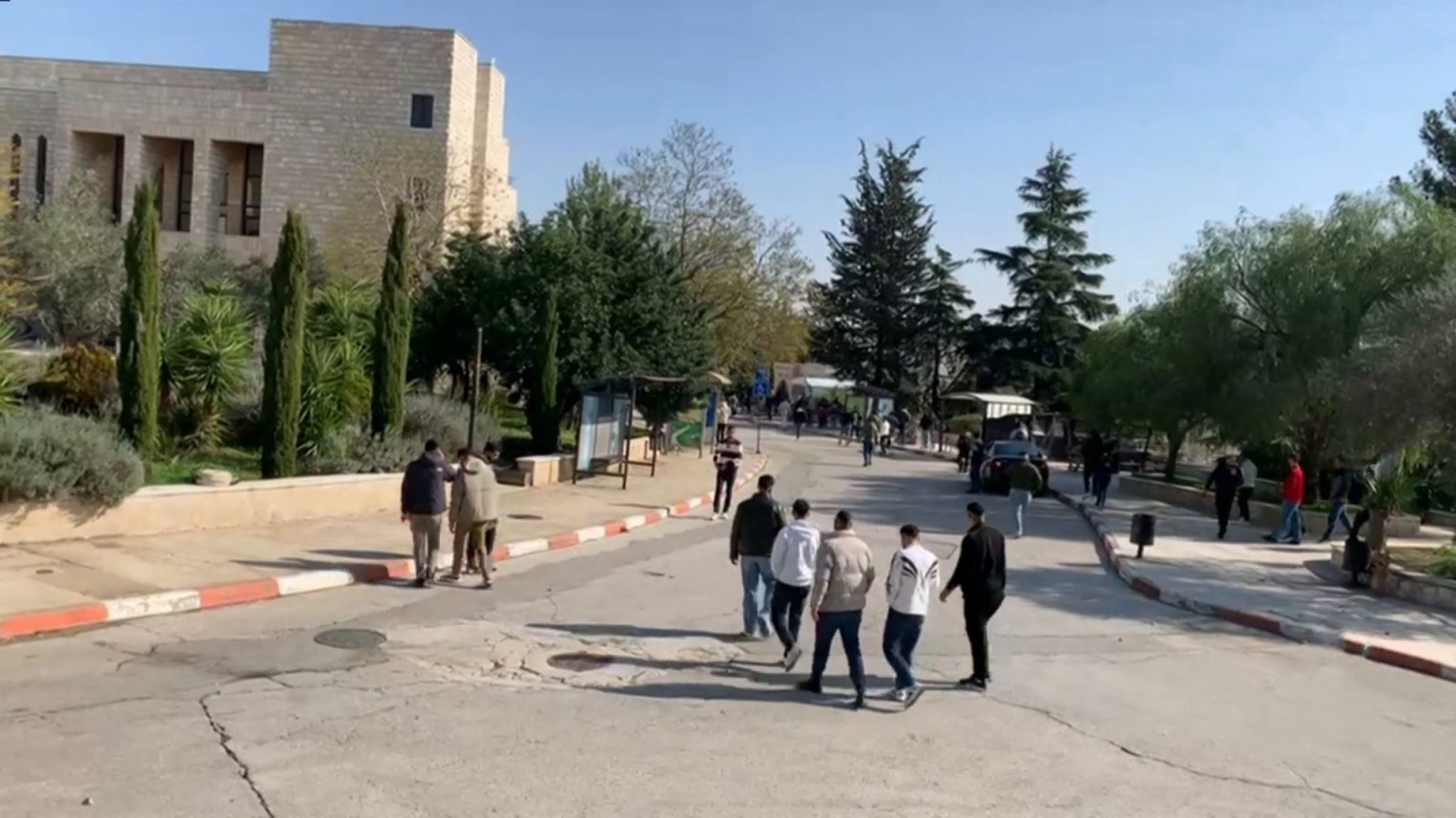 إصابة 11 طالبا جراء اقتحام قوات الاحتلال لجامعة بيرزيت برام الله