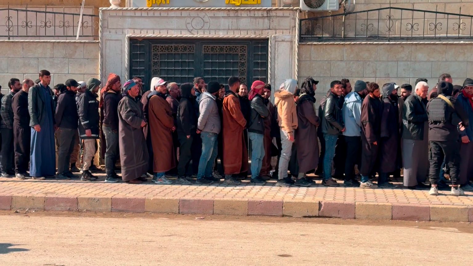 الجزيرة نت تواكب عملية تسوية أوضاع عناصر من “قسد”