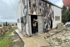 المستوطنون ينتهجون الحرق للإحلال والسيطرة