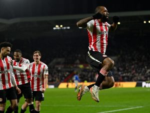 لاعب برازيلي يحطم الرقم القياسي لفيرمينو ومارتينيلي في الدوري الإنجليزي