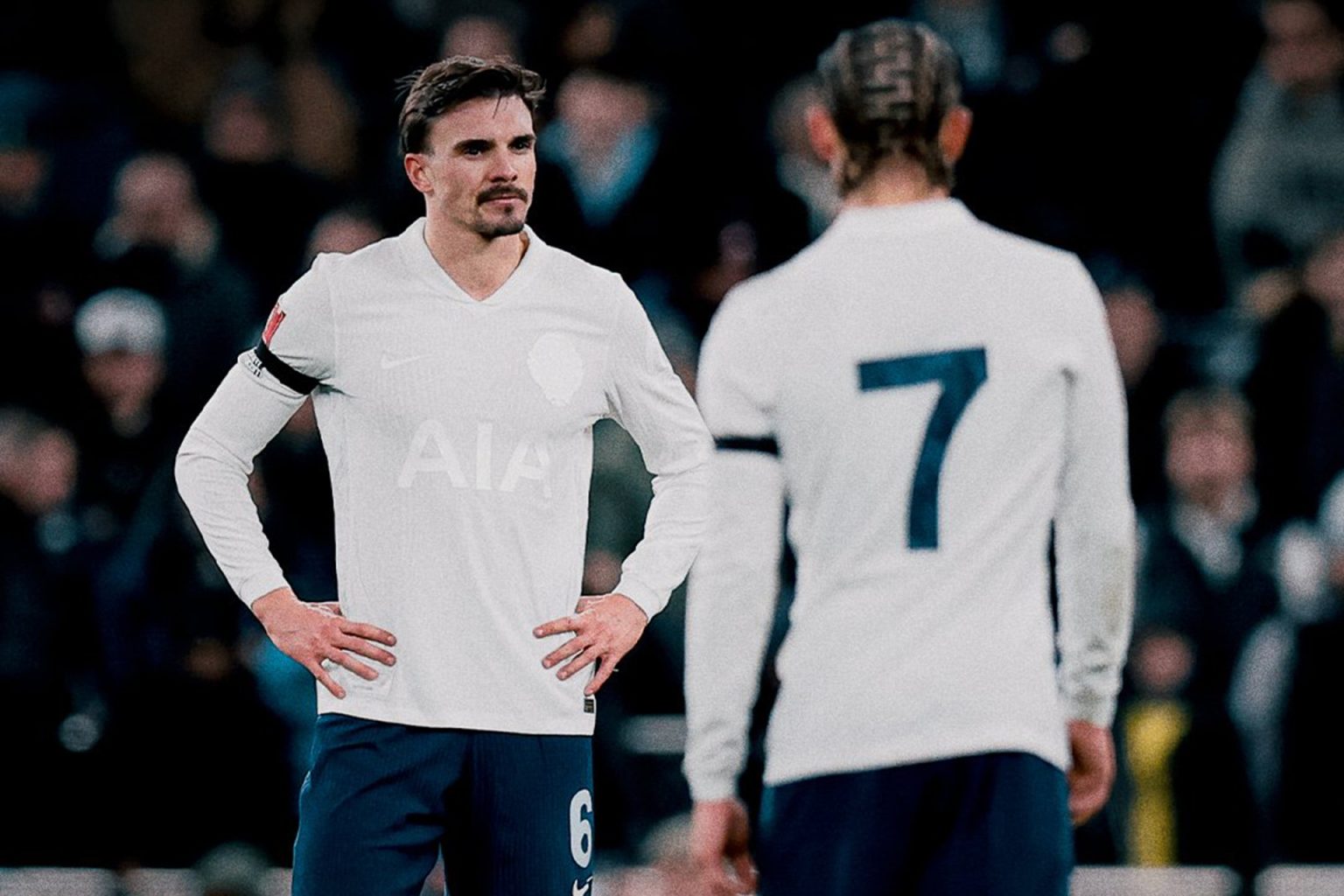 السر وراء ارتداء توتنهام قمصانا بلا أسماء في كأس الاتحاد الإنجليزي