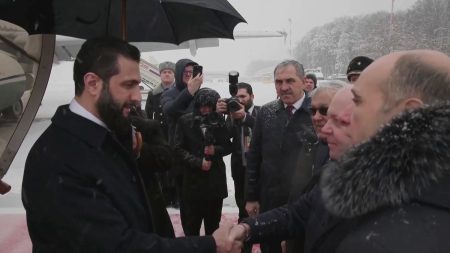 الشرع يصل موسكو لإجراء مباحثات مع بوتين