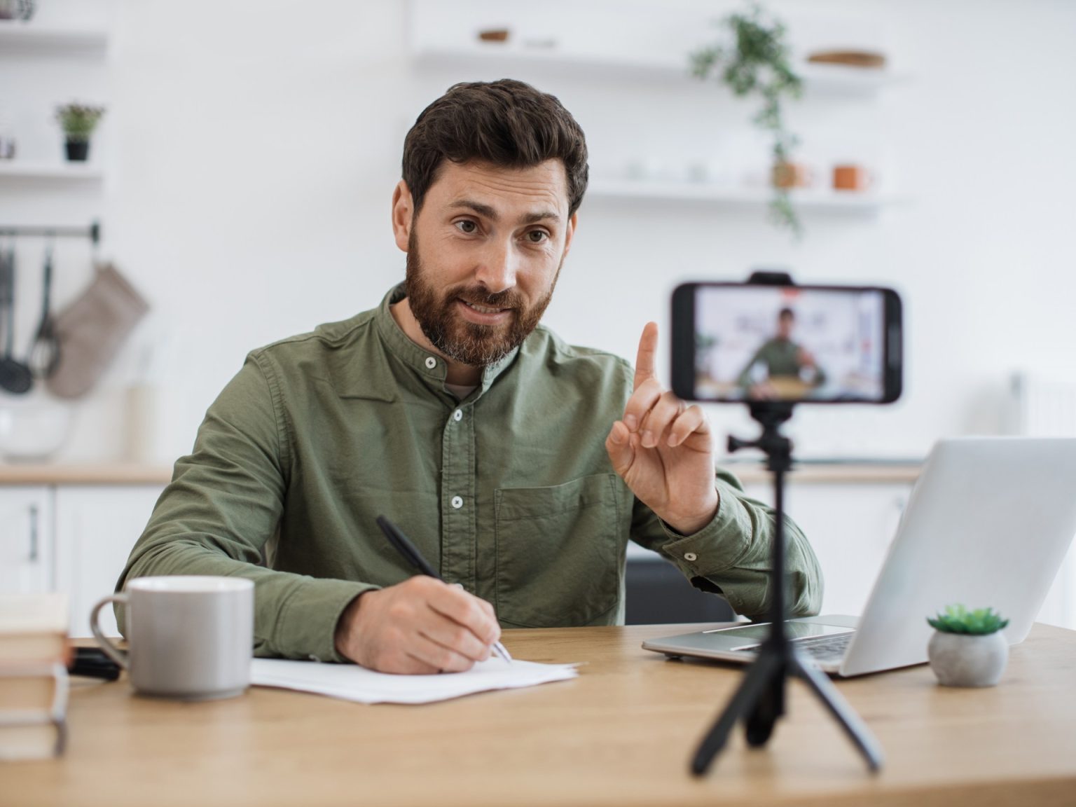 المؤثرون الرقميون.. من هم؟ وكيف يؤثرون؟