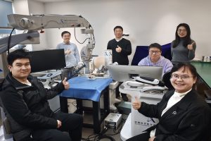 باحثون صينيون ينجحون في تطوير روبوت لجراحة العيون