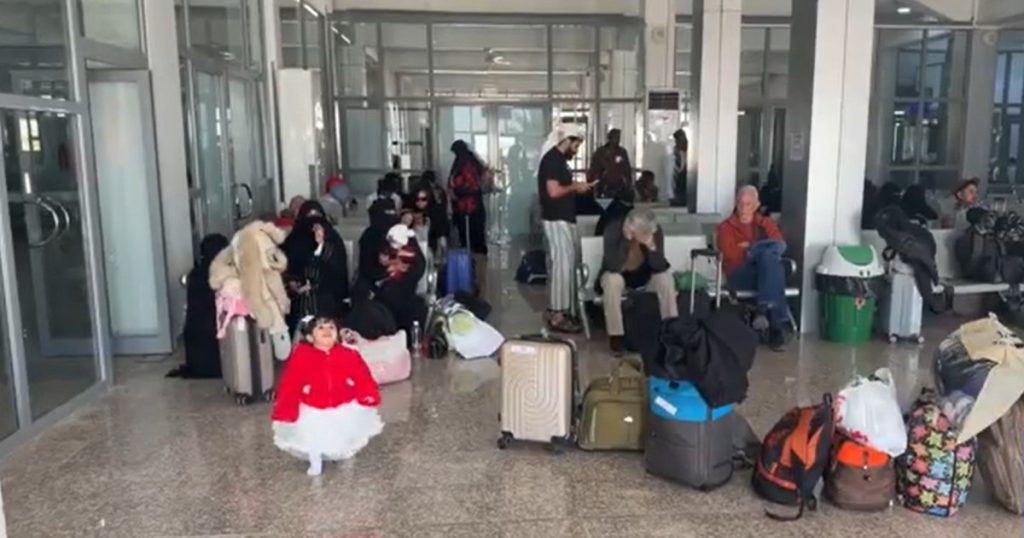 بعد سنوات من التوقف.. مطار الغيضة في اليمن يسيّر أولى الرحلات الجوية