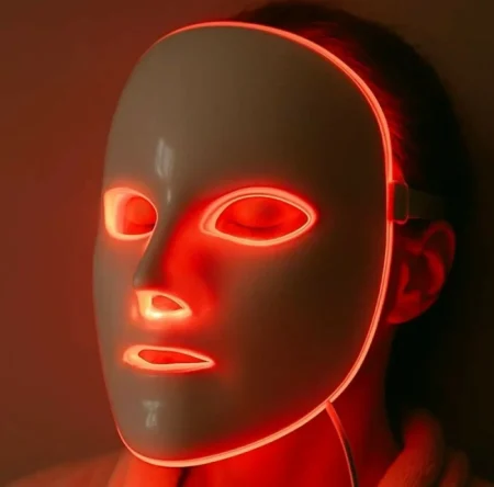 أقنعة LED للوجه أحدث أدوات العناية بالبشرة لمعالجة التجاعيد وحب الشباب – أخبار السعودية