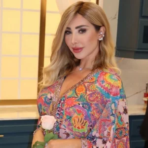 جويل مردينيان تكسر نمطها الكلاسيكي بإطلالة شرقية نابضة بالألوان – أخبار السعودية