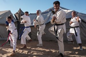 بعد تدمير الصالات.. أطفال الكاراتيه في غزة يتدربون بين الخيام