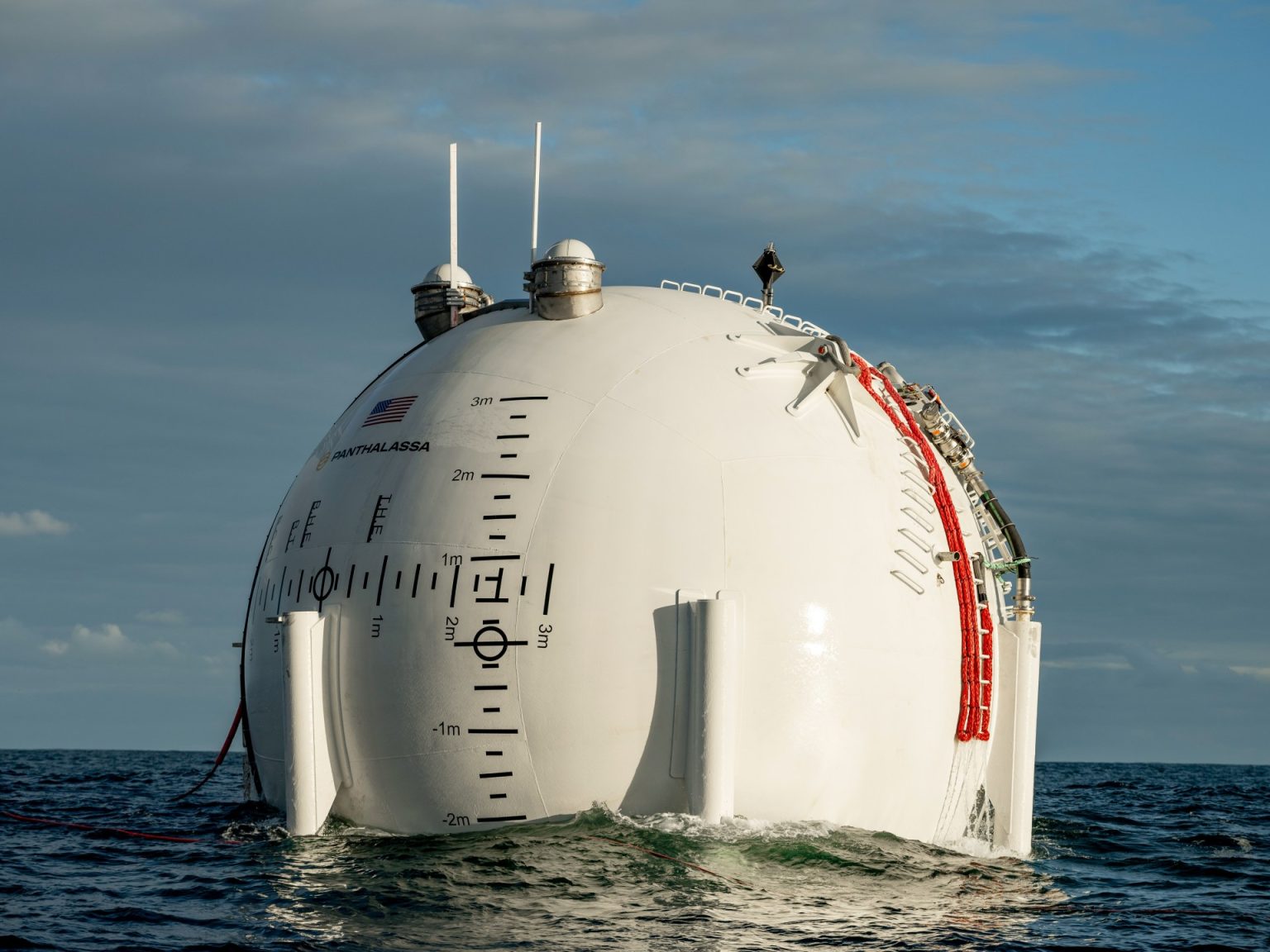 ابتكار أمريكي.. كرات عملاقة في البحر تروض طاقة الأمواج