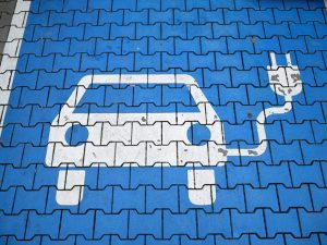 المدى والتكنولوجيا والرفاهية.. إليك أفضل 5 سيارات كهربائية