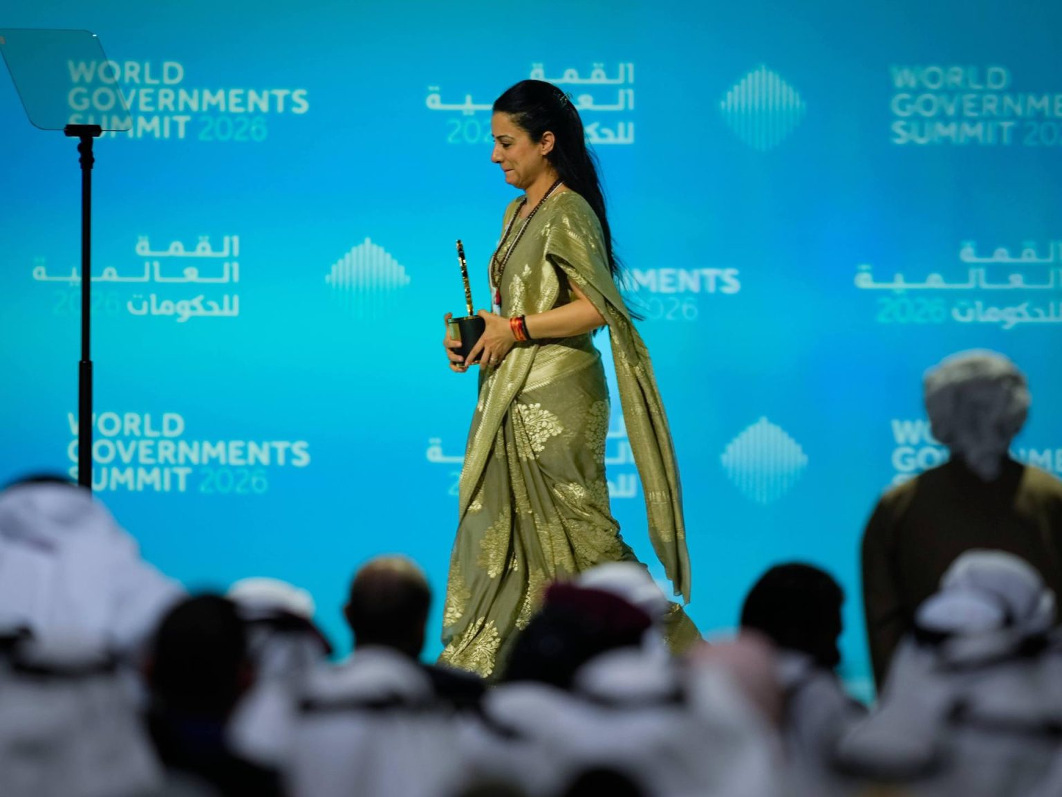 800 مركز وجداريات تعليمية.. الهندية روبل ناغي تفوز بجائز أفضل معلم في العالم