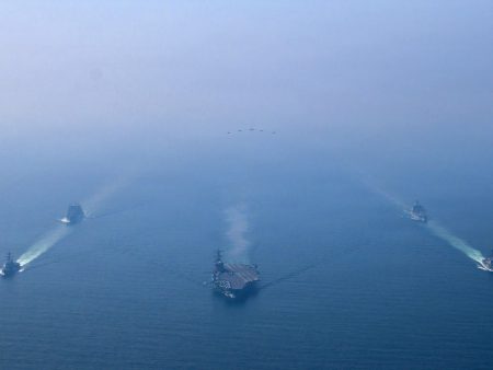 عاصفة عسكرية أمريكية كبيرة تقترب من إيران