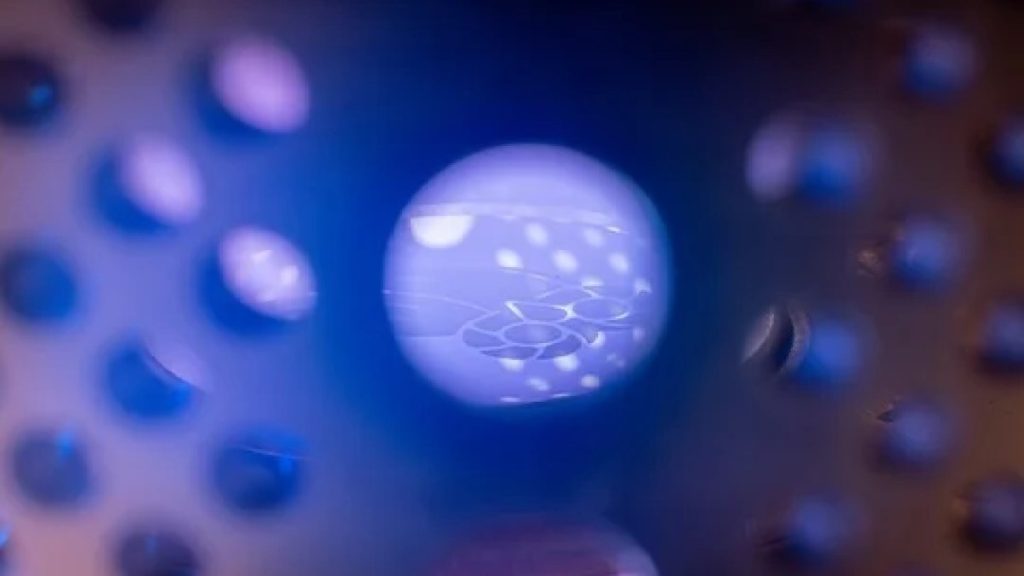 تذكار على شكل بومة يكشف عن طريقة جديدة لتبريد الإلكترونيات