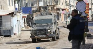 اقتحامات واعتقالات في الضفة واعتداءات للمستوطنين بالخليل