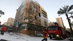 فنان لبناني يقاضي إسرائيل في باريس بتهمة “جرائم حرب” بعد مقتل والديه بغارة في بيروت