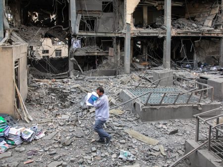 انقطاع للكهرباء واستهداف جامعة بإيران وإسرائيل تصدّق على هجمات جديدة