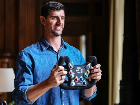 كورتوا ينضم لأساطير الرياضيين ببطولة الزوارق السريعة المدعومة من السعودية