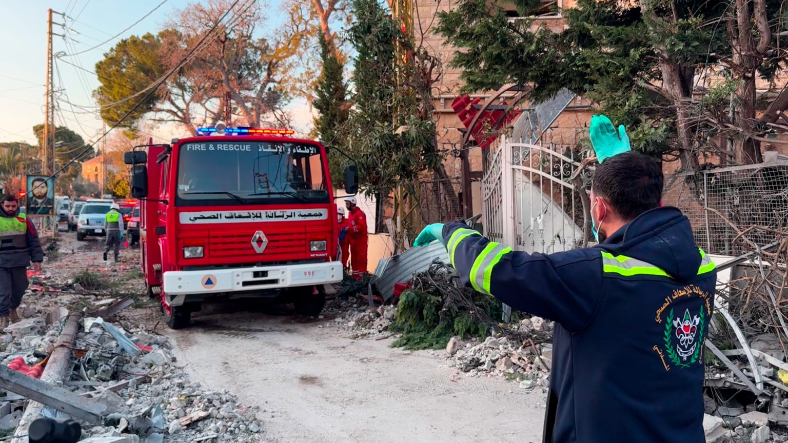 ثانية تصنع فرقا.. الجزيرة نت ترافق فرق الإسعاف بجنوب لبنان