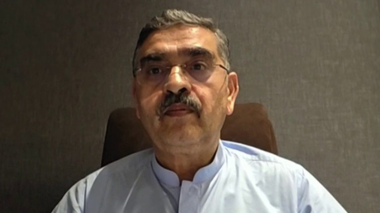 رئيس الوزراء الباكستاني السابق: مفاوضات إسلام آباد “تحدي القرن” وهذه فرص السلام