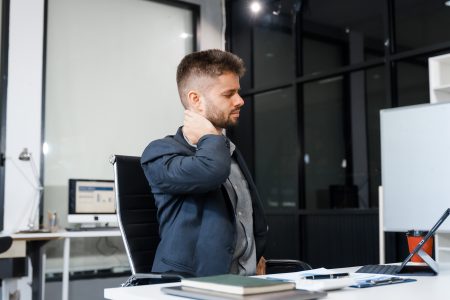 علماء يكتشفون مسارا عصبيا يحول الألم الحاد لمزمن