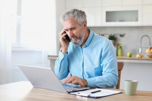 فخ “الاتصال الدائم”.. احذر أن تقتل منصات المراسلة تركيزك في العمل