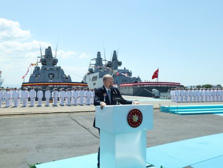 أردوغان يعلن تسليم أول سفينة حربية تركية لحليف بالناتو