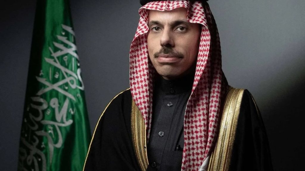 وزير الخارجية السعودي يستقبل نظيره الفنزويلي ويبحثان العلاقات الثنائية
