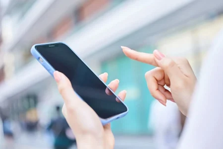 عاداتك التي تقتل هاتفك ببطء وكيف تتجنبها