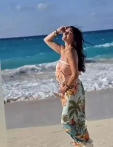 نرمين الفقي تبهر جمهورها بإطلالة صيفية على شواطئ السعودية
