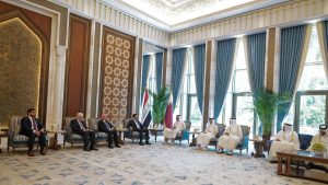 أمير قطر ورئيس الوزراء العراقي يتباحثان حول تعزيز العلاقات والتطورات الإقليمية