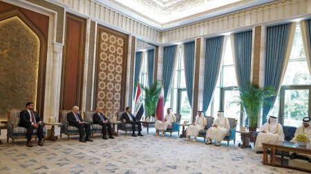 أمير قطر ورئيس الوزراء العراقي يتباحثان حول تعزيز العلاقات والتطورات الإقليمية