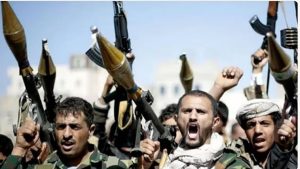 إيران تسلم قيادات الحرس الثوري ومعدات صاروخية للحوثيين