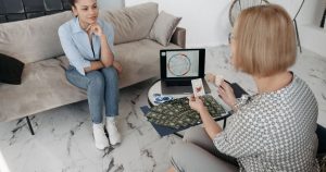 كيف يخدع تأثير بارنوم توقعات الأبراج وحظك اليوم