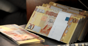 من يقف وراء انهيار الدينار الليبي وتداعياته