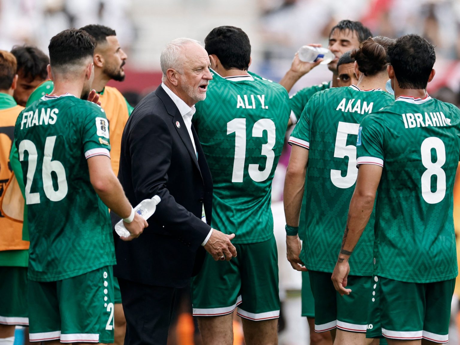 أرنولد يرفض العقد الطويل والعراق يحسم أزمة المدرب قبل كأس الخليج