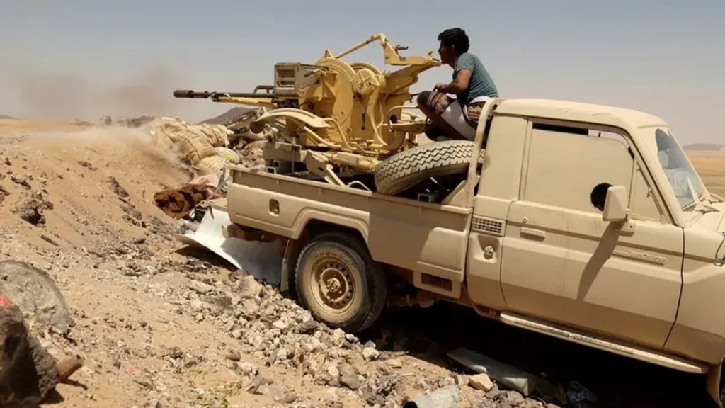 القوات المسلحة اليمنية تضرب تجمعات حوثية في مأرب وتعز
