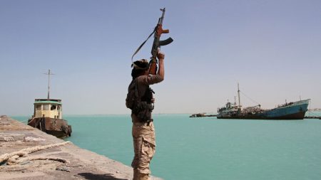 تمدد الحوثيين في جزر حنيش وتأثيره على باب المندب