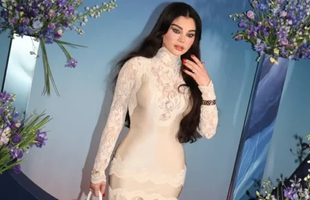 هيفا وهبي تتألق بفخامة الأبيض العاجي والأناقة الساحرة