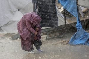 شتاء غزة الجديد يهدد بانتشار الأمراض والأوبئة