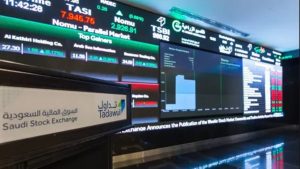 سوق الأسهم السعودية يتراجع إلى 9952 نقطة بتداولات 3.8 مليار ريال