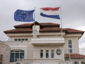 أزمة دبلوماسية بين هولندا وإسرائيل: تفتيش جمركي وتوتر متصاعد