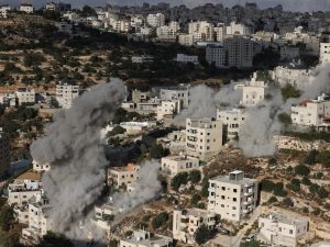 الاحتلال يفجر منازل منفذي فرش الهوى ويقمع الفلسطينيين بالخليل